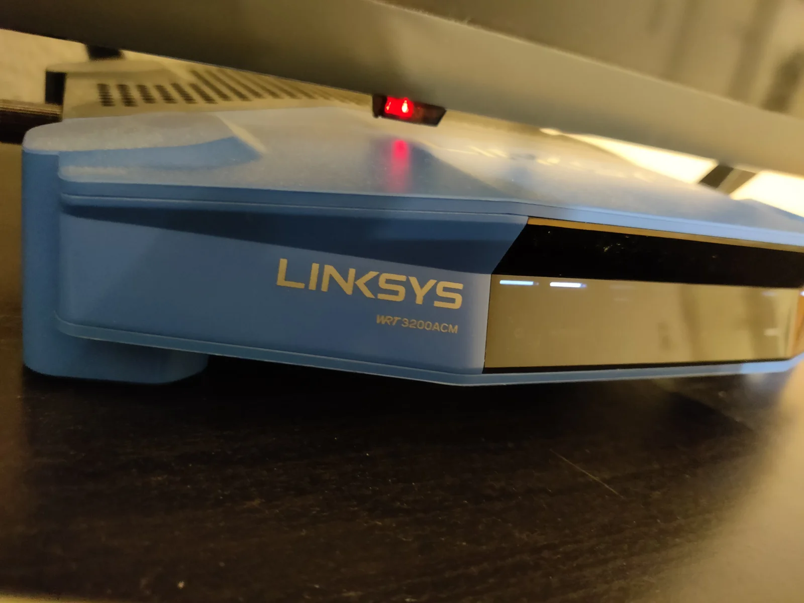 Routeur WiFi mesh Linksys WRT3200ACM pour couverture multi-pièces